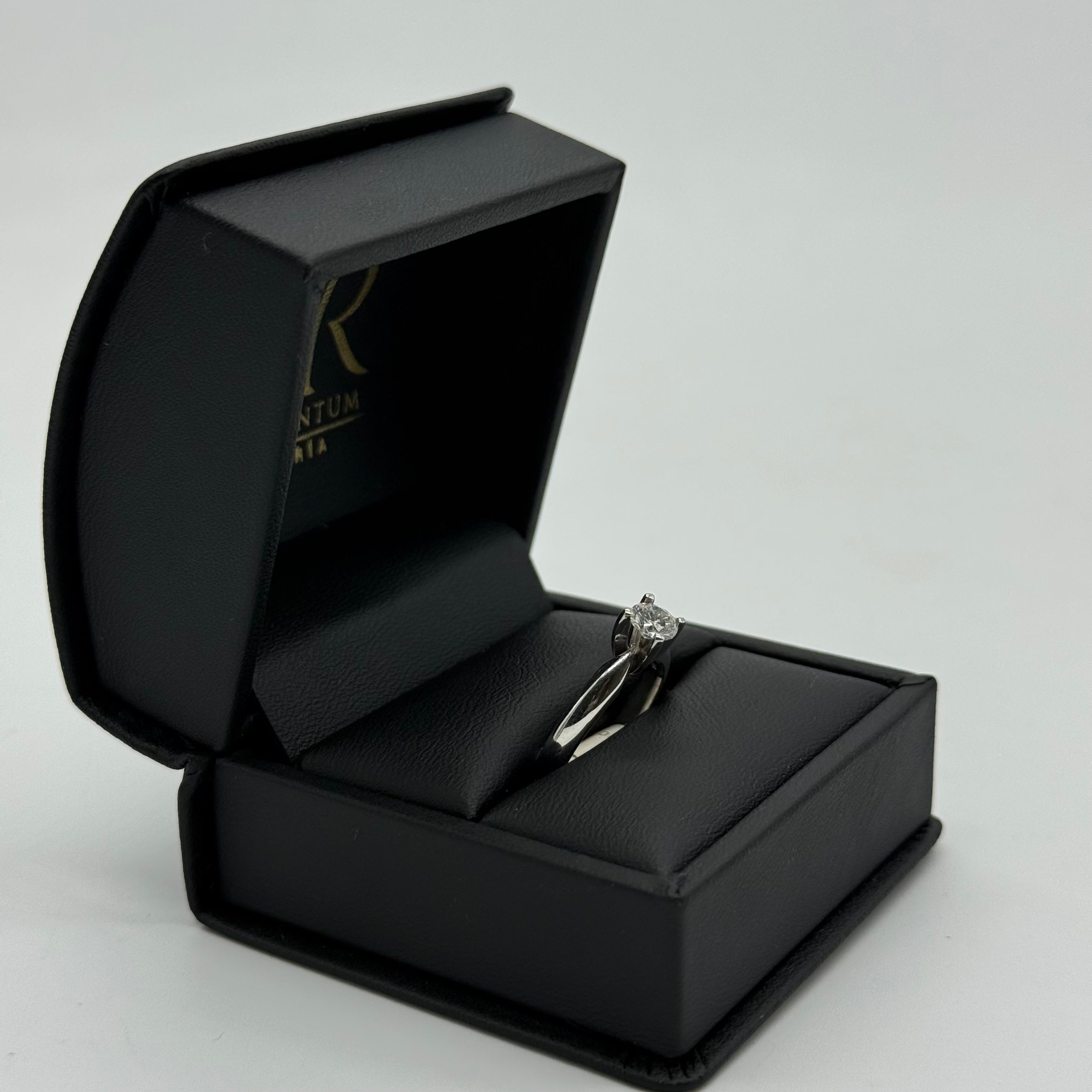 SOLITARIO GIA